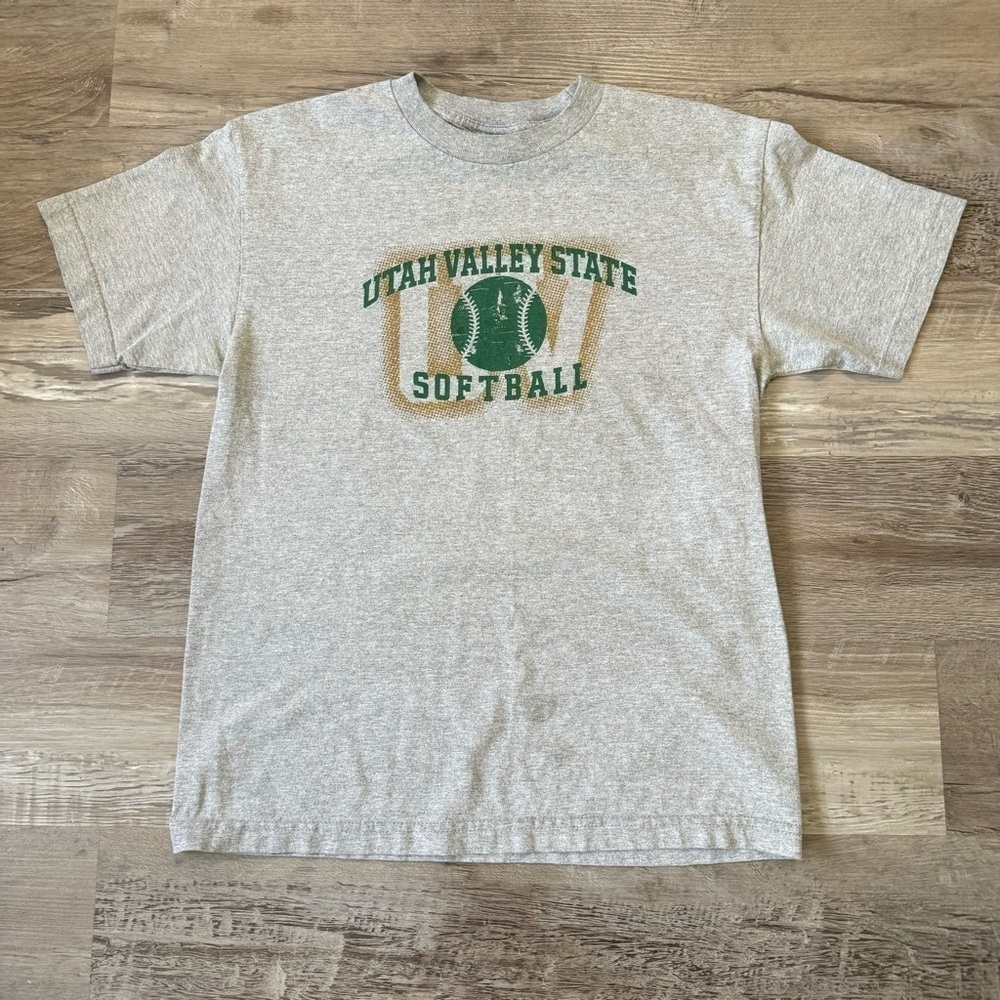 Vintage Utah Valley State University gray and green men’s M vintage t shirt